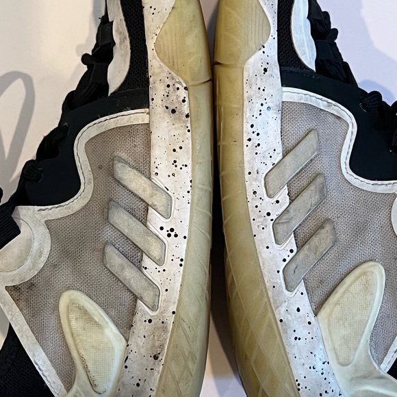 Adidas Youth Basketball Shoes Size 1 - Picture 3 of 8